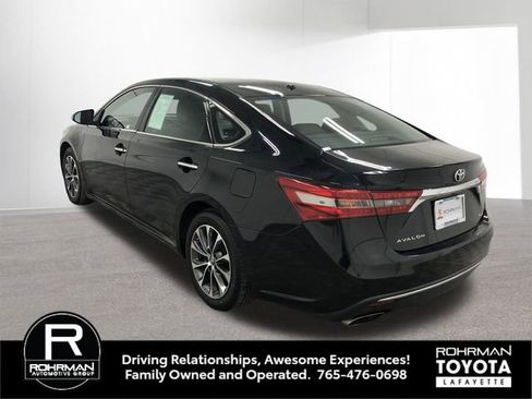 Used 2016 Toyota Avalon XLE Premium image 4