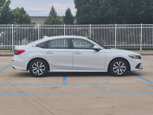 Used 2022 Honda Civic LX image 5