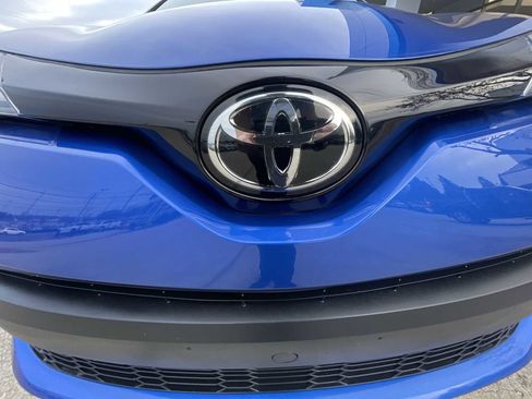 Used 2022 Toyota C-HR Limited image 29