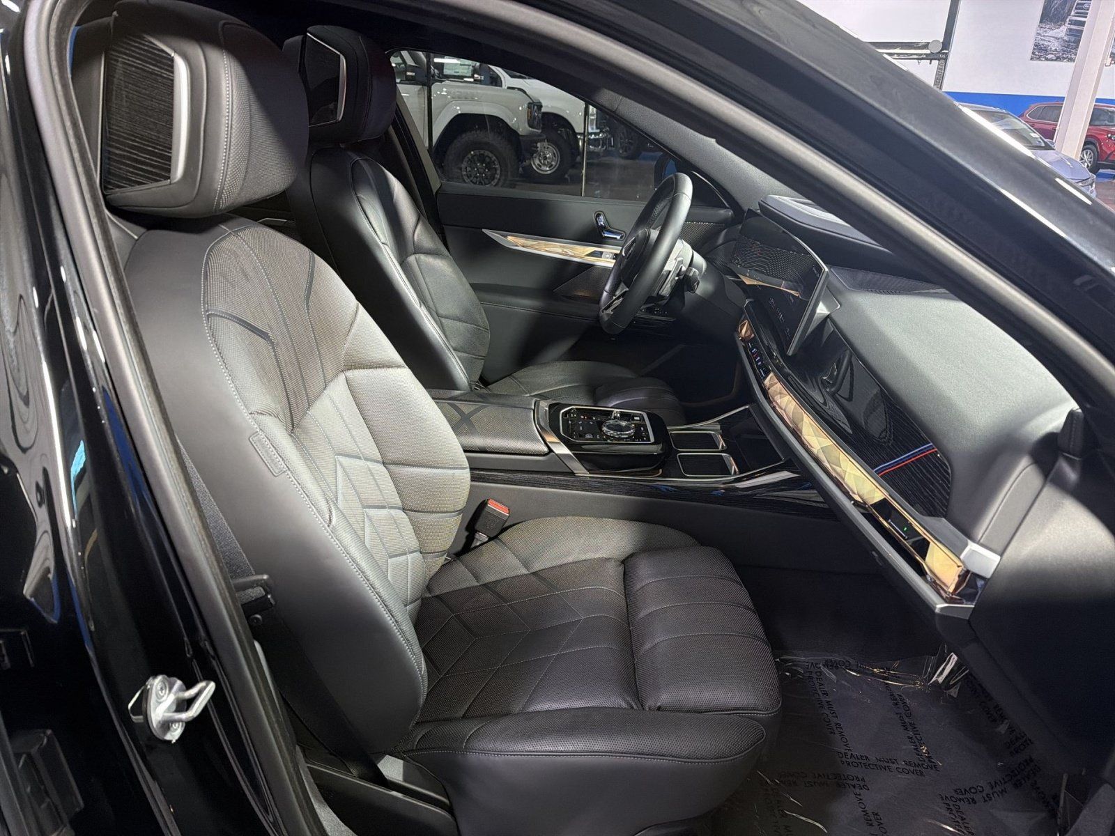 Used 2023 BMW 740i w/ Parking Assistance Package RWD image 24