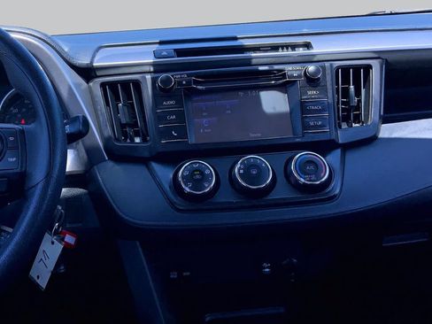 Used 2018 Toyota RAV4 LE FWD image 7