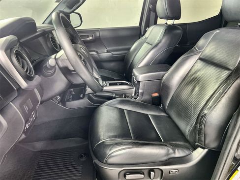 Used 2021 Toyota Tacoma TRD Off-Road image 13