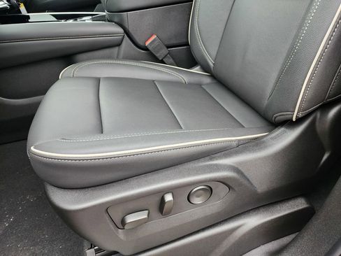 New 2025 Chevrolet Suburban Premier image 10