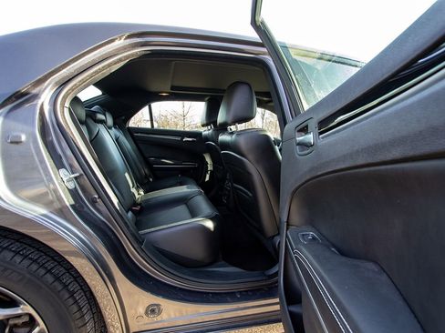 Used 2018 Chrysler 300 S w/ Safetytec Plus Group image 23