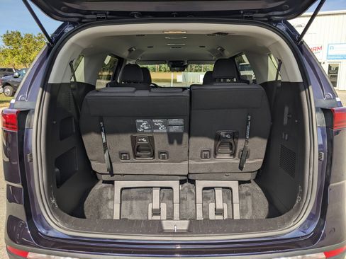 Certified 2023 Kia Carnival LX image 10