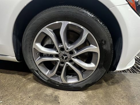 Used 2017 Mercedes-Benz C 300 4MATIC Sedan image 9