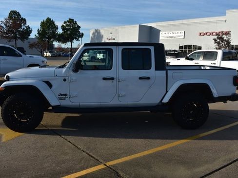 Used 2023 Jeep Gladiator Sport image 8