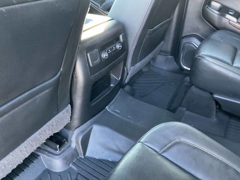 Used 2020 Chevrolet Suburban LT image 18