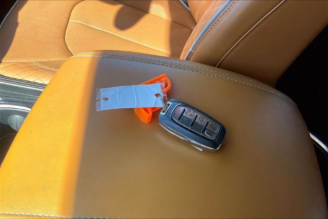 Used 2023 Chrysler Pacifica Pinnacle FWD image 11