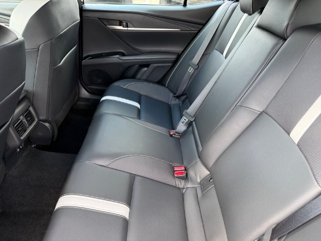 Used 2026 Toyota Camry SE FWD image 27