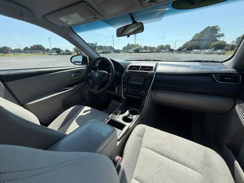Used 2017 Toyota Camry LE FWD image 8