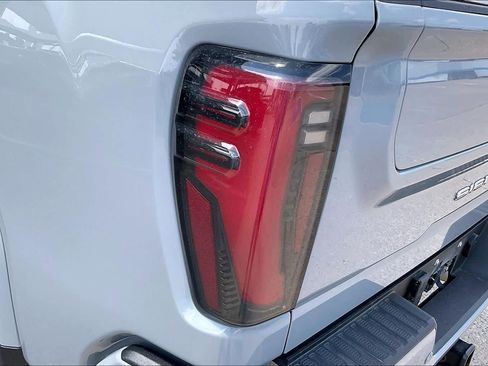 Used 2024 GMC Sierra 2500 AT4 w/ AT4 Premium Plus Package AWD/4WD image 29