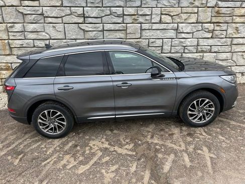 Used 2022 Lincoln Corsair Standard w/ Equipment Group 101A image 6