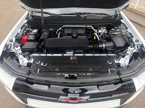 Used 2025 Chevrolet Colorado ZR2 w/ Technology Package image 23