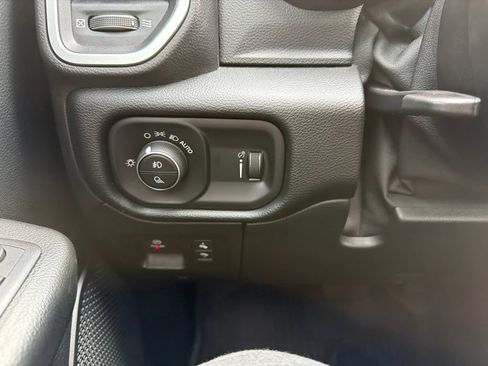 Used 2020 RAM 1500 Big Horn AWD/4WD image 14