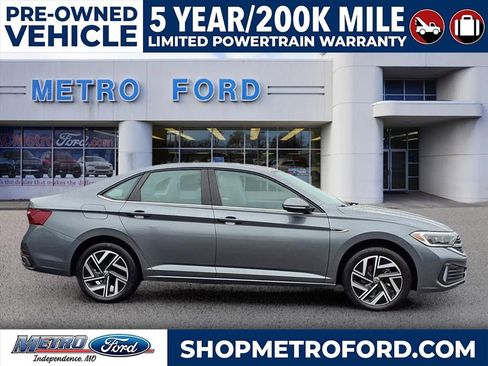 Used 2024 Volkswagen Jetta SEL image 2