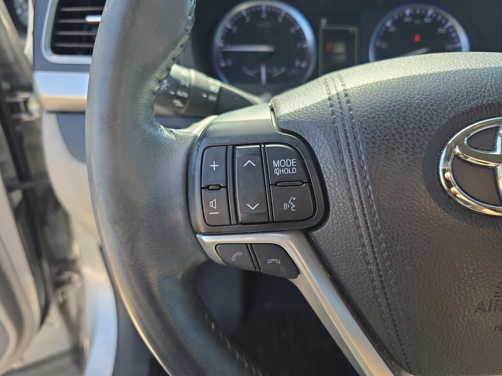 Used 2017 Toyota Highlander XLE FWD image 14