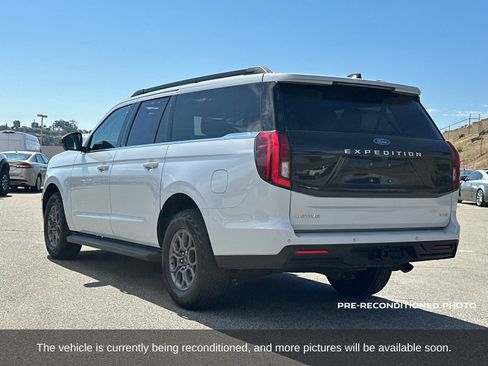 Used 2025 Ford Expedition Max Active AWD/4WD image 4