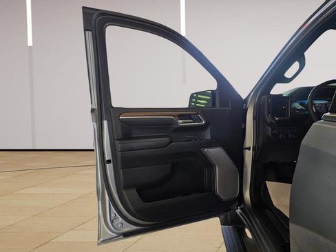 Used 2024 Chevrolet Silverado 1500 High Country w/ High Country Premium Package AWD/4WD image 10
