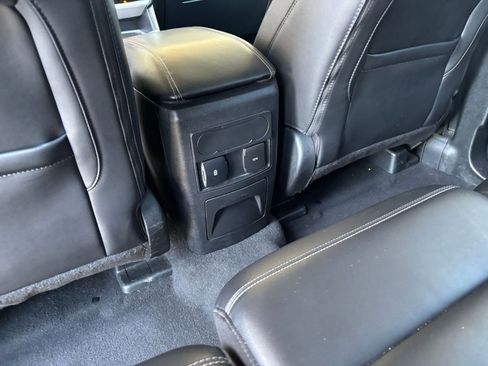 Used 2024 Ford Explorer XLT w/ Equipment Group 202A RWD image 24