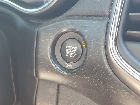 Used 2018 Jeep Grand Cherokee Laredo image 29