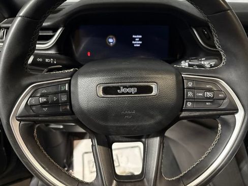 Used 2023 Jeep Grand Cherokee Altitude AWD/4WD image 8