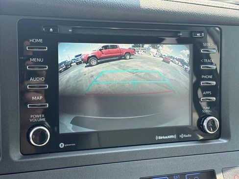 Used 2020 Toyota Sienna XLE w/ XLE Navigation Package FWD image 13