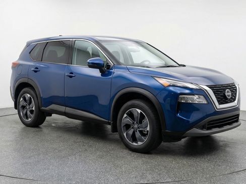 Used 2025 Nissan Rogue SV AWD/4WD image 1