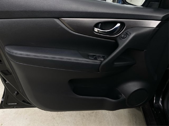 Used 2015 Nissan Rogue SV w/ SV Premium Package AWD/4WD image 25