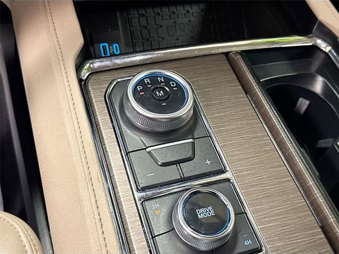 Used 2024 Ford Expedition Limited image 17