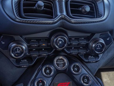 Used 2023 Aston Martin V8 Vantage Coupe image 30