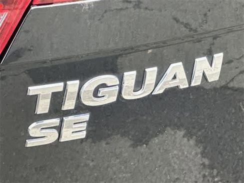 Used 2021 Volkswagen Tiguan SE R-Line image 28