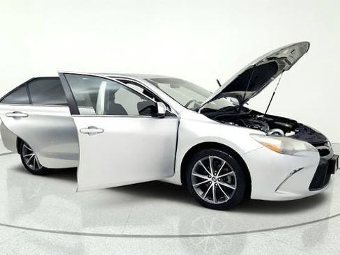 Used 2015 Toyota Camry XSE FWD image 11