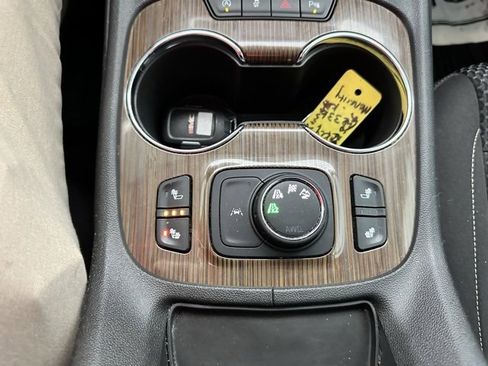 Used 2022 GMC Acadia SLE w/ GMC Pro Grade Package image 13