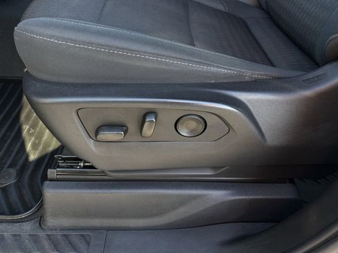 Used 2022 Chevrolet Silverado 1500 Custom image 11