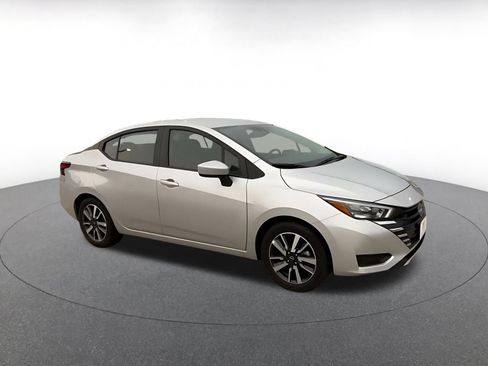 Used 2025 Nissan Versa SV FWD image 2
