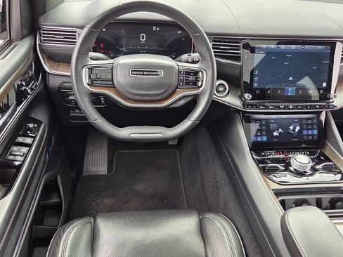 Used 2023 Jeep Grand Wagoneer L Series II image 11