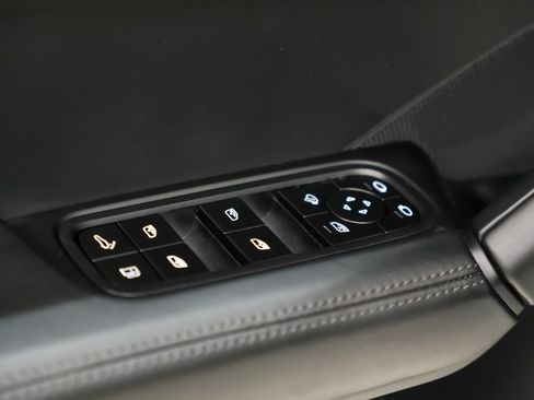 Used 2025 Porsche Cayenne Turbo AWD/4WD image 23