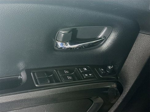 Used 2021 Nissan Titan PRO-4X w/ Pro-4x Convenience Package image 23