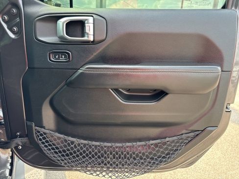 Used 2018 Jeep Wrangler Unlimited Sahara image 26