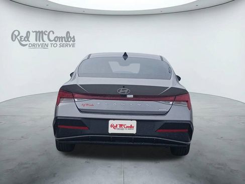 New 2025 Hyundai Elantra Limited FWD image 4