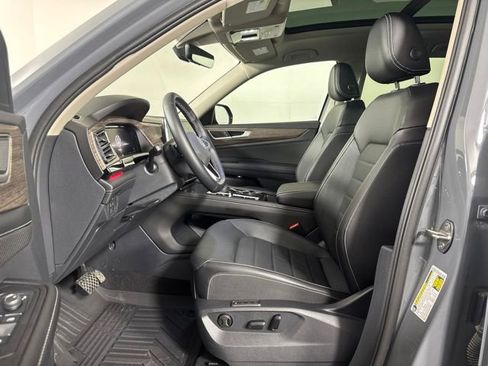 Used 2025 Volkswagen Atlas SEL AWD/4WD image 11