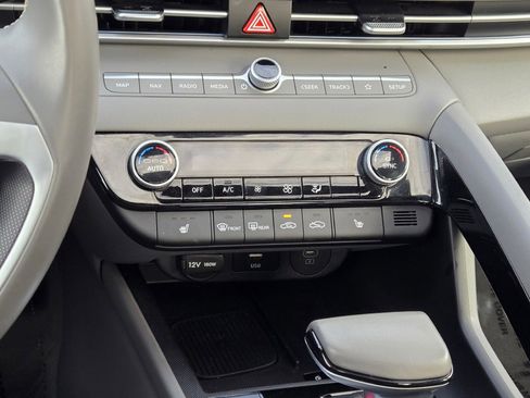 Used 2025 Hyundai Elantra SEL image 26