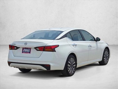 Used 2025 Nissan Altima 2.5 SV FWD image 5