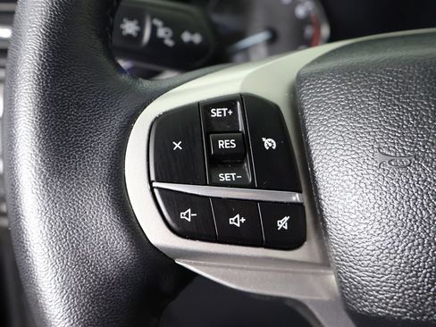 Used 2023 Ford Explorer XLT AWD/4WD image 43