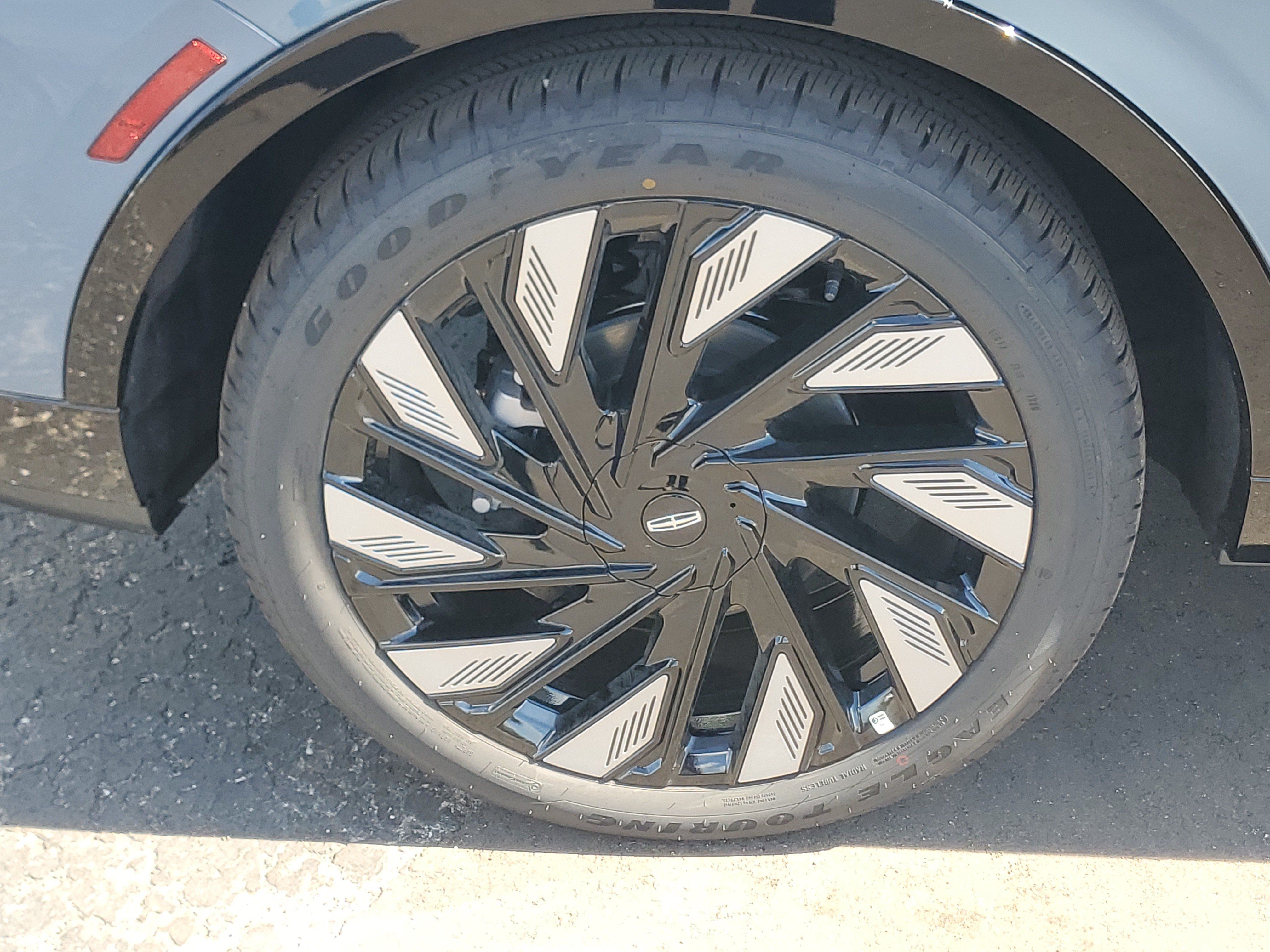 New 2026 Lincoln Nautilus Reserve w/ Jet Appearance Package AWD/4WD image 5