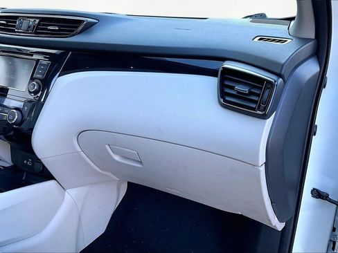 Used 2022 Nissan Rogue Sport SL w/ Premium Package image 21