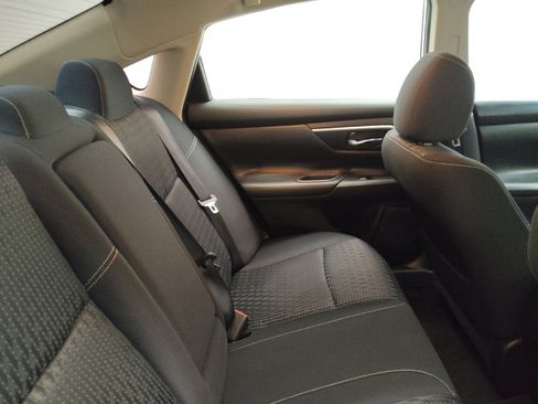 Used 2016 Nissan Altima 2.5 SV image 19