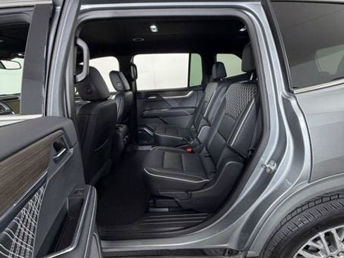 Used 2025 GMC Acadia Denali image 9