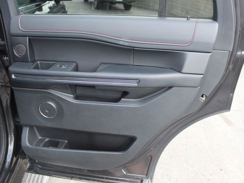 Used 2023 Ford Expedition Limited AWD/4WD image 12